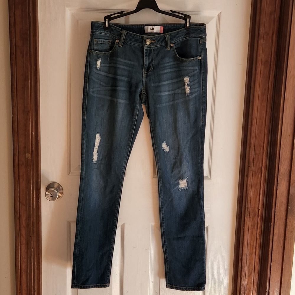 Cabi Slim boyfriend distressed  Jeans Sz 4